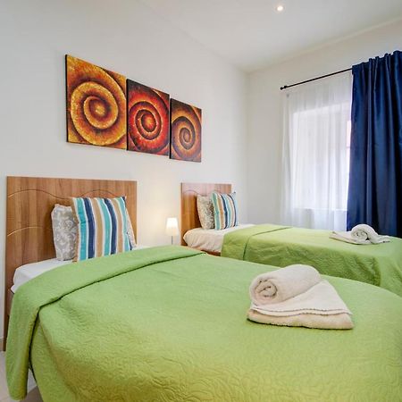 St Julians 2 Bedroom Apartment With Commanding Seaviews By Shortletsmalta San Giuliano Esterno foto