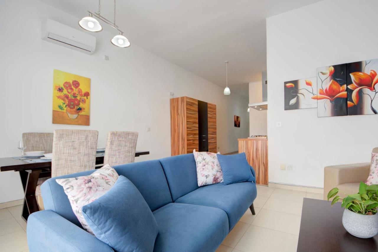 St Julians 2 Bedroom Apartment With Commanding Seaviews By Shortletsmalta San Giuliano Esterno foto
