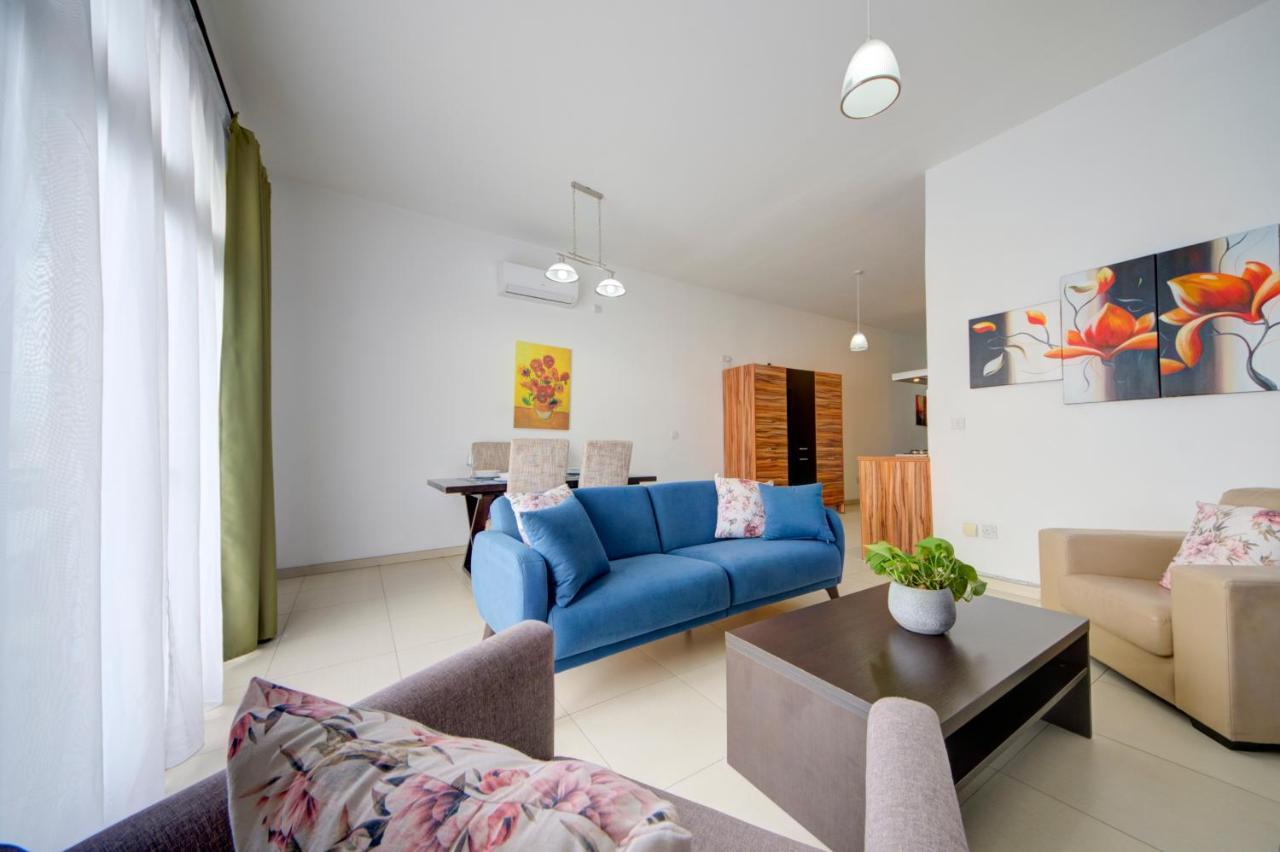 St Julians 2 Bedroom Apartment With Commanding Seaviews By Shortletsmalta San Giuliano Esterno foto