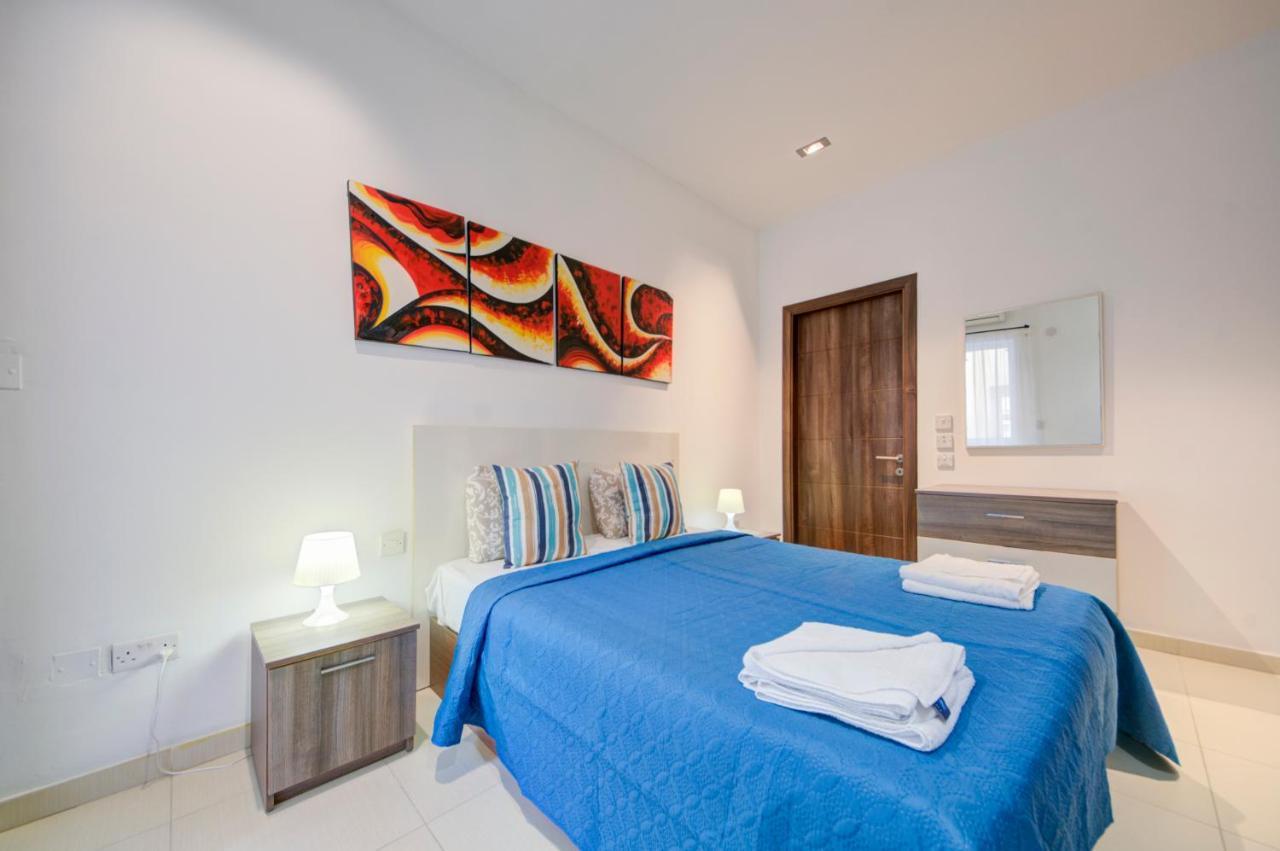 St Julians 2 Bedroom Apartment With Commanding Seaviews By Shortletsmalta San Giuliano Esterno foto