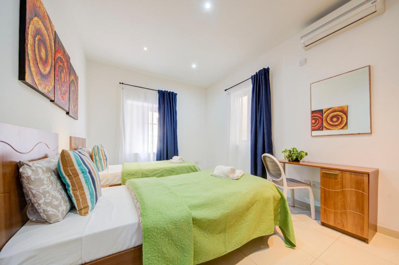 St Julians 2 Bedroom Apartment With Commanding Seaviews By Shortletsmalta San Giuliano Esterno foto