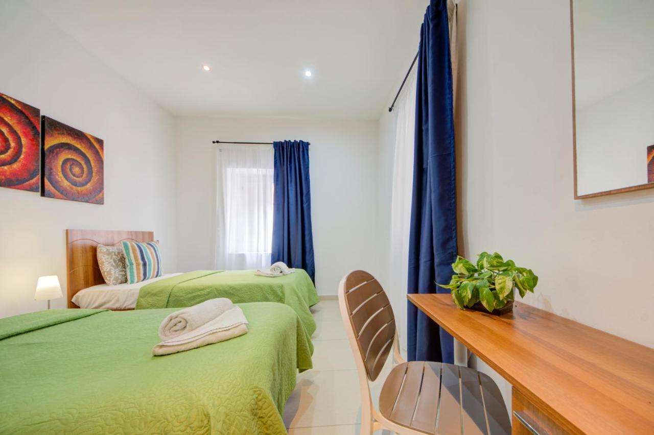 St Julians 2 Bedroom Apartment With Commanding Seaviews By Shortletsmalta San Giuliano Esterno foto