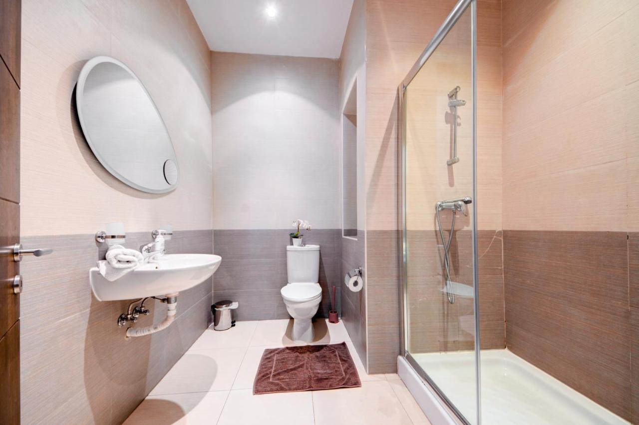 St Julians 2 Bedroom Apartment With Commanding Seaviews By Shortletsmalta San Giuliano Esterno foto